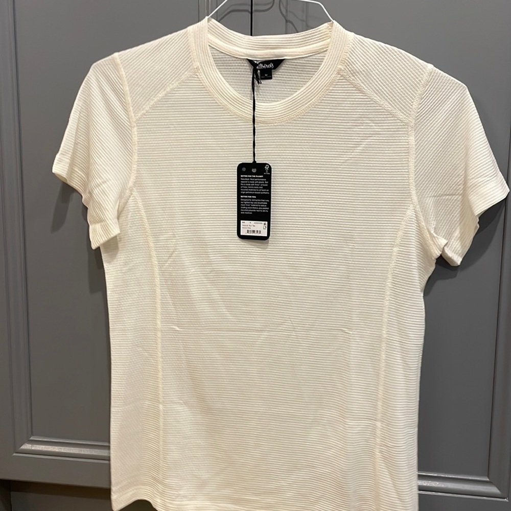 Allbirds Natural run tee. Dry fit. Tags on